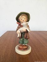 Front view of figurine