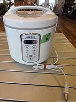 Full view of Aroma ARC-2000A cooker with power cord