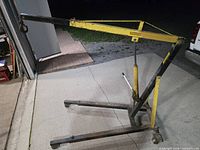 Side view of entire engine crane