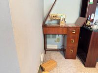 Singer 401A sewing machine in wood cabinet
