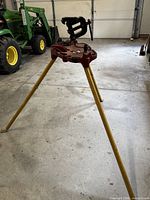 full view of Ridgid tripod pipe vise stand