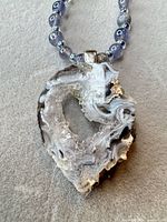 Front view showing agate druzy pendant and surrounding beads
