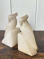 Front view of both alabaster cockatoo bookends
