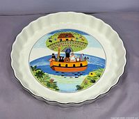 Top view showing full dish and Design Naif Noah’s Ark motif