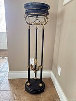 Full view of pedestal stand