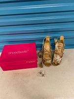 Overall lot: sandals, box, spare heel tips