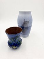 Both vases together for size relation