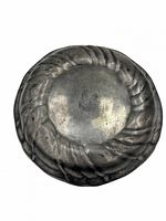 Bottom view showing entire platter and swirl rim design