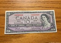 Obverse showing denomination, serial number E8596889, Queen Elizabeth II portrait