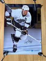 Front view of full 18x24 poster showing Gretzky image, autograph facsimile and Zurich logo