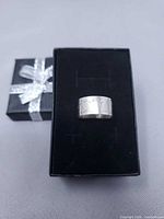 Ring on gift box showing overall appearance