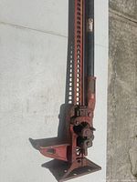Full view of jack upright showing lifting mechanism, base plate, handle