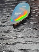 Opal on black background showing rolling flash