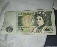 Obverse showing Queen Elizabeth II portrait and serial number