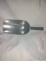 full view of scoop top side
