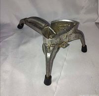 Overall view of Mouli Shredder tripod base