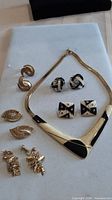 Entire jewellery lot showing necklace and five pairs earrings