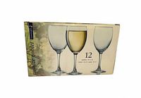 Retail box showing three sample goblets and Luminarc branding