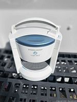 Front view of Black & Decker Lids Off JW200 automatic jar opener