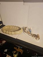 Overall lot with figurine and planter