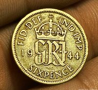 Reverse of 1944 sixpence showing crowned cypher and date