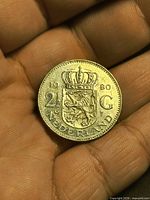 Reverse showing crowned shield, denomination 2½ G, year 1980