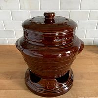 Bean pot with lid on stand front view