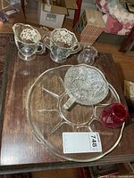 Overview of all glass items on table