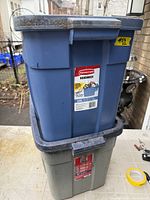 Stacked view showing both totes and lids