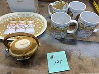 Overview showing basket, four mugs, tray with star ornament