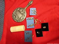 Entire lot: mirror, powder tube, two jewellery sets, cat brooches