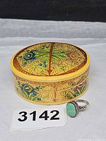 Lacquer trinket box with ring in front