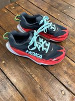 Side view showing upper colors, logo, laces, midsole