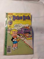 Front view of Richie Rich comic issue No. 198 in sleeve