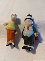 Front view of both ceramic shakers side by side