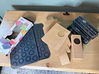 Overall lot: two silicone mats, pastry boxes, plastic trays, product packaging