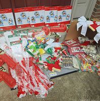 Lot overview showing centerpiece sets, molds, bows, letter décor and streamers