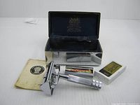 Full kit showing razor, case, blades, leaflet