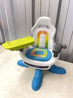 Front view showing seat, tray, base