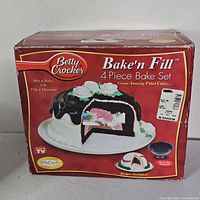 Front of boxed Betty Crocker Bake’n Fill 4-Piece Bake Set
