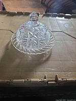 Covered lead crystal dish with lid on base