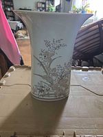 Front view of Kaiser Atlantis porcelain vase
