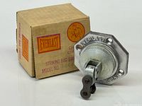 Swivel beside original Everlast box showing branding and model number