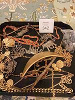 overview of all jewelry pieces on black tray with lot card