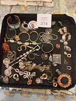 Overall tray view of entire jewellery lot