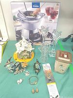 Group shot showing all items in lot