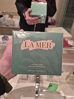 Front view of sealed La Mer body cream box