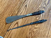 Shoe horn and button hook full view