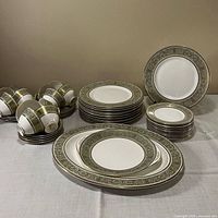 Full set overview with plates, cups, saucers, serving pieces