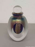 Front view showing oval aperture and internal gold crackle design